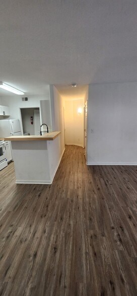 Building Photo - 897 Fording Island Rd