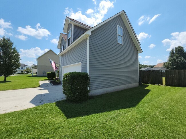 Building Photo - 205 Ashcroft Dr