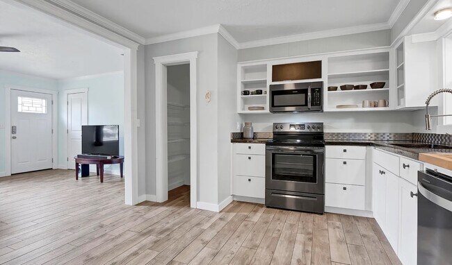 Building Photo - 4618 Trafalgar Rd