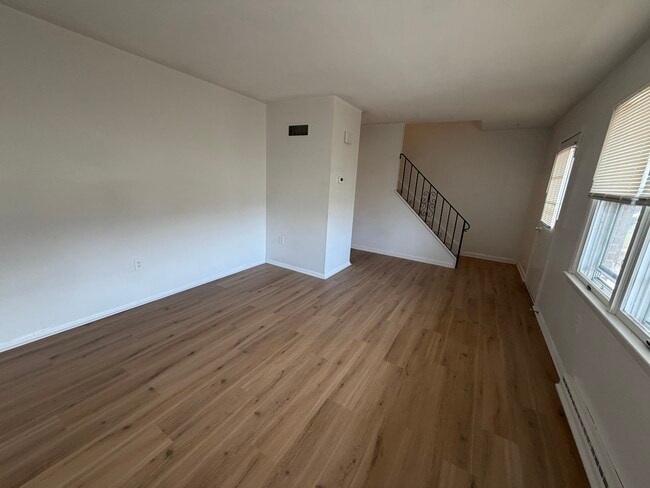 Building Photo - 325 Griffith Dr