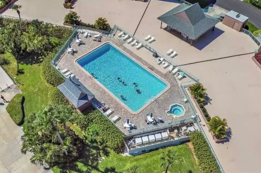 Building Photo - 1 Key Capri