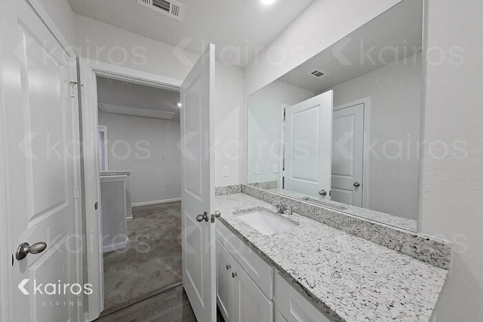 Building Photo - 3428 Bridgewood Dr