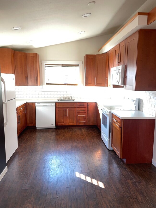 Building Photo - 7005 NE 17th Ave