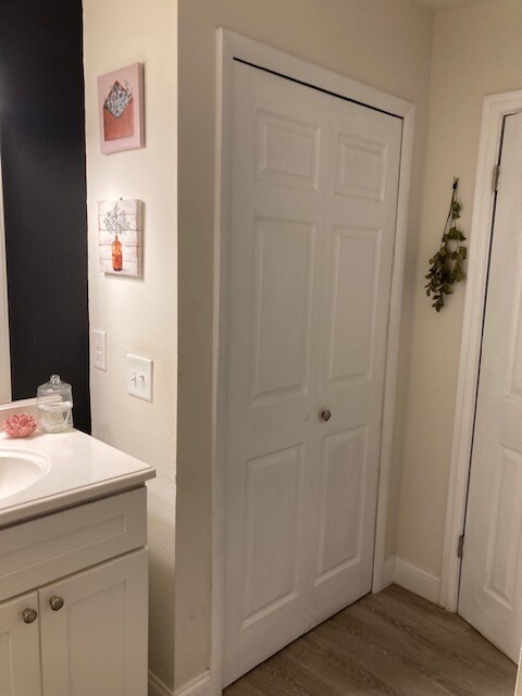 Building Photo - 313 Dirksen Dr