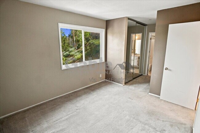 Building Photo - 21748 Grovepark Dr