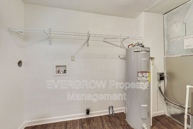 Building Photo - 961 Valley View Dr