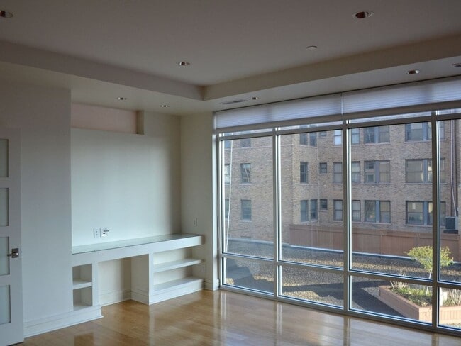 Building Photo - Clean downtown style 1 bedroom apartment