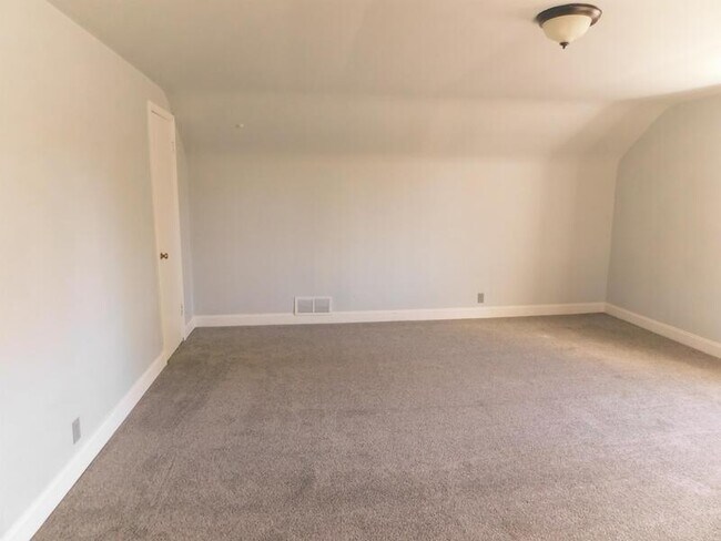 Building Photo - 1507 S 700 E