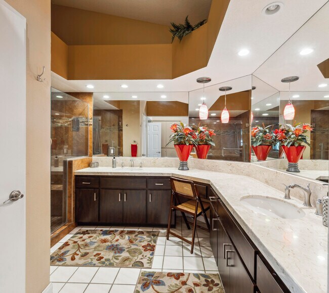 Building Photo - 651 Vista Lago Cir N