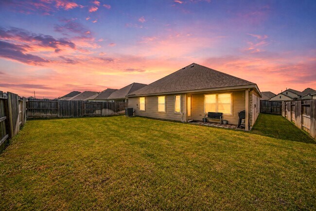 Building Photo - 32239 Cedar Crst Dr