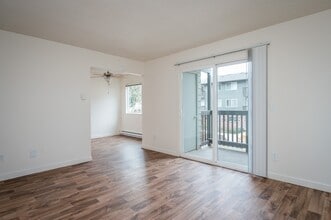 Building Photo - Creston Villa