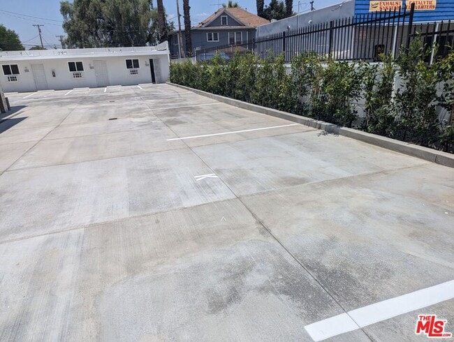 Building Photo - 3837 Sedgwick Ave