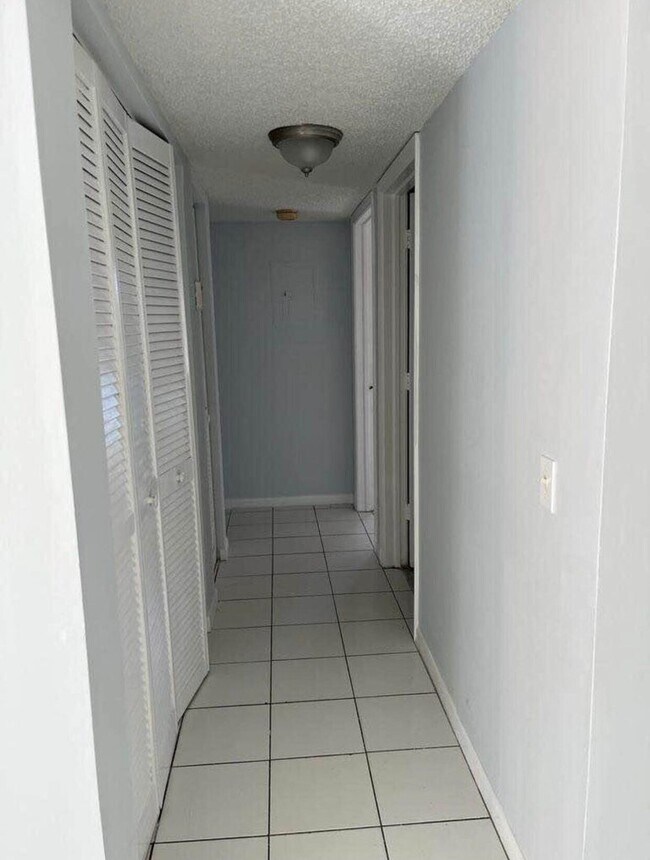 Building Photo - 176 Waterside Dr
