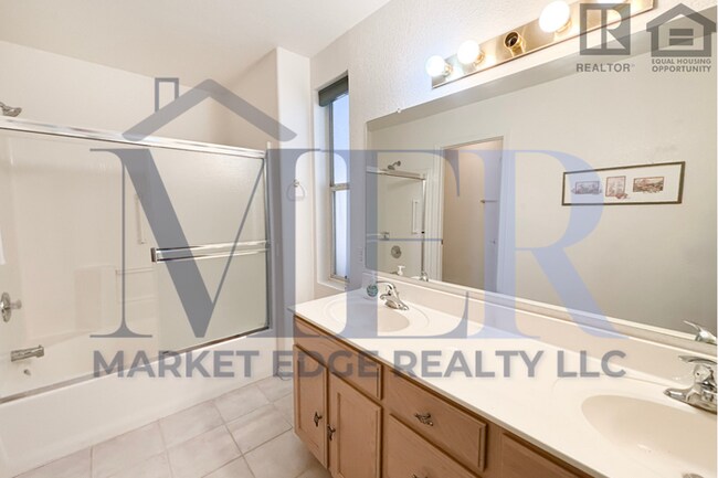 Building Photo - 2Bed/2Bath Home in 55+ Community in Peoria...