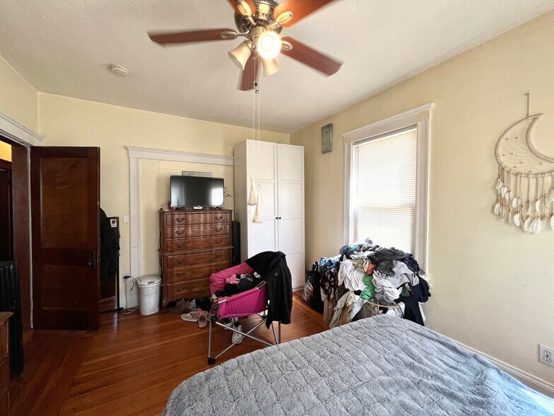 Building Photo - 224 Holland St