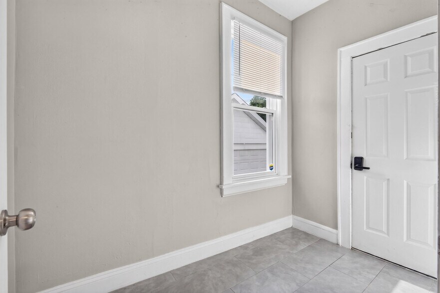 Building Photo - 147 N 15th St