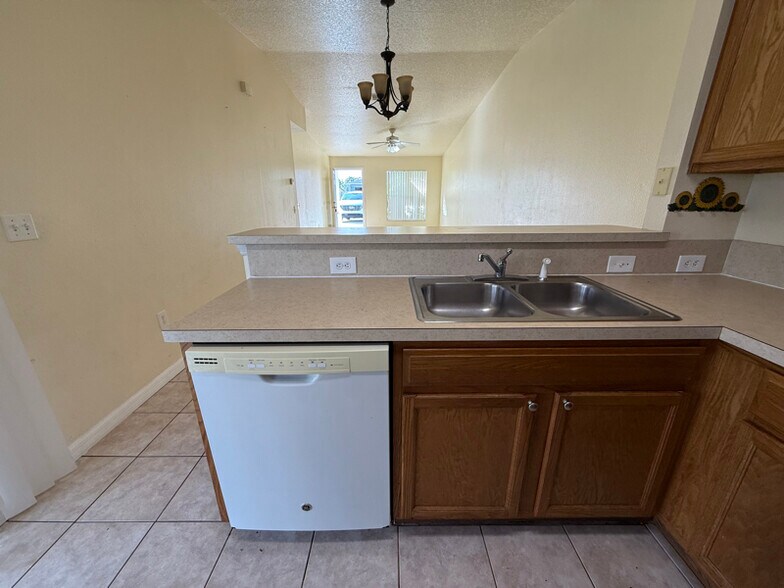 Building Photo - 731 Squirrel Ct