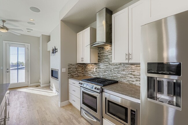 Building Photo - 2851 W 21st Ave