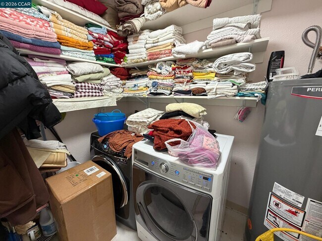 Building Photo - 6 Basin Ct