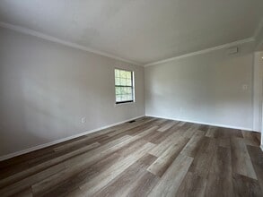 Building Photo - Large 4/2 with finished basement/bonus room- $1,895