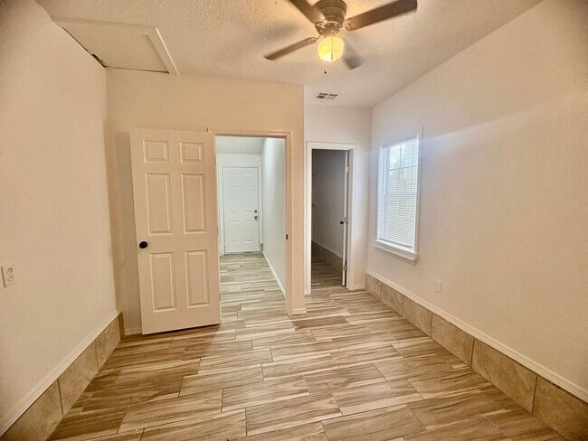 Building Photo - RENT SPECIAL!!!! Three bedroom home in S.W. OKC