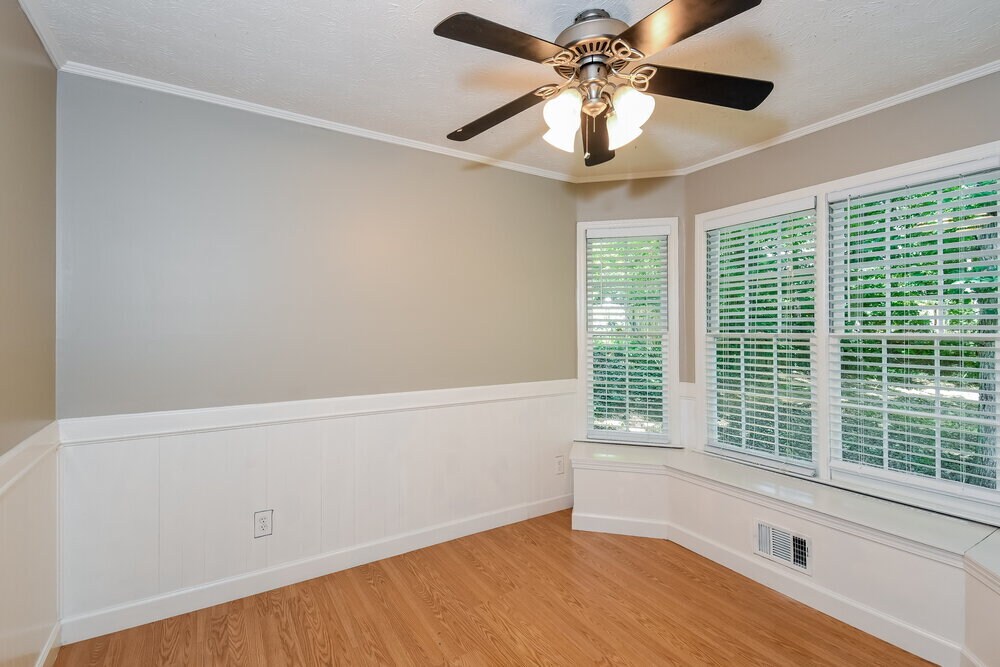 Building Photo - 503 Brooksdale Dr