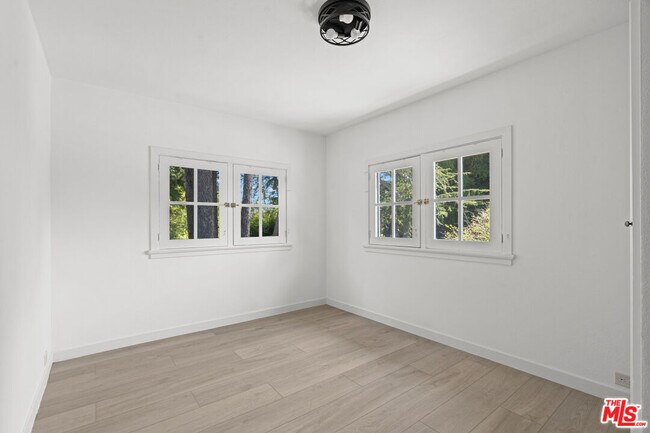 Building Photo - 808 Woodacres Rd