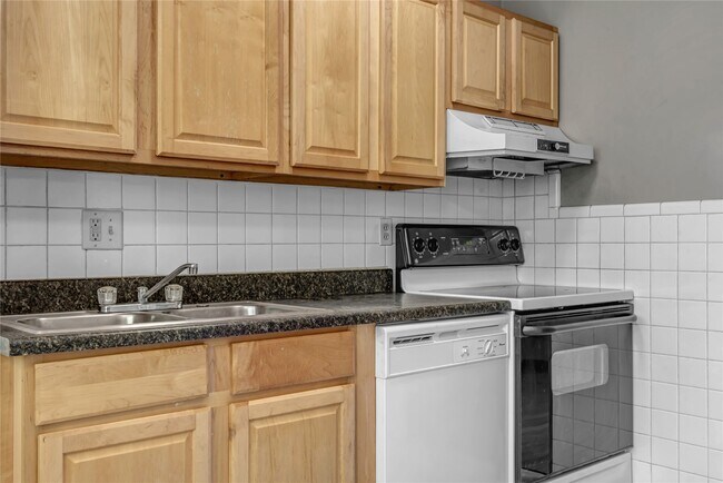 Building Photo - 765 Babler Dr