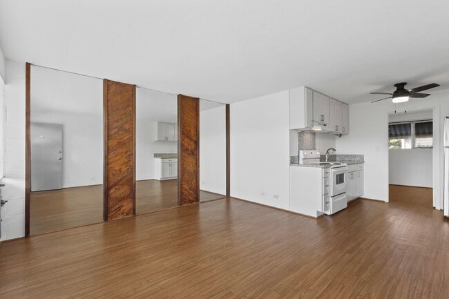 Building Photo - Charming Pualei Circle 1BR Condo with Parking, Pool & Utilities Included