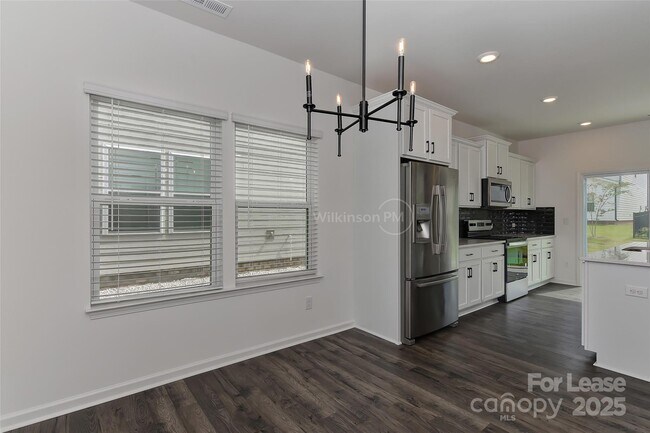 Building Photo - 561 Scotch Meadows Loop
