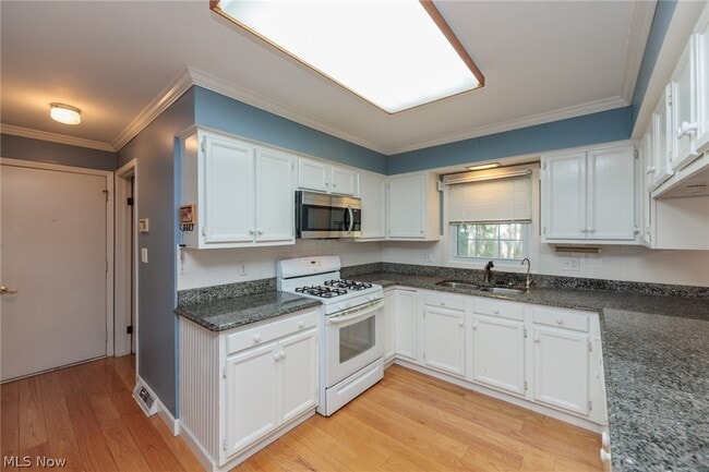 Building Photo - 33403 Cromwell Dr