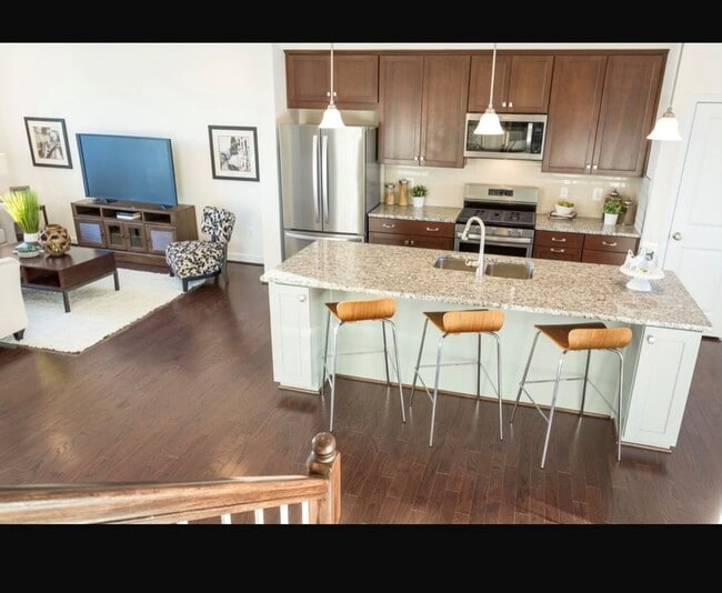 Building Photo - Luxury Townhouse With Detached Two Car Gar...