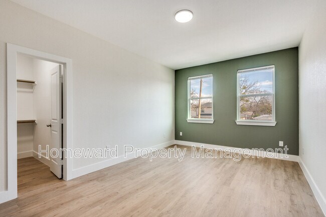 Building Photo - 827 Stamps Ave