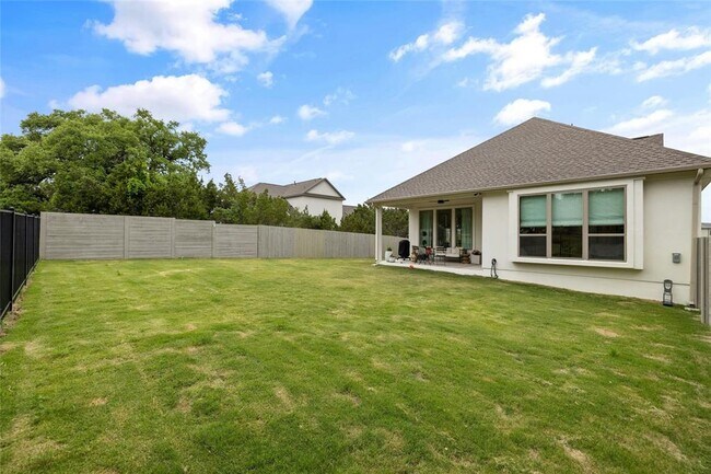 Building Photo - 1122 Silver Dollar Trail