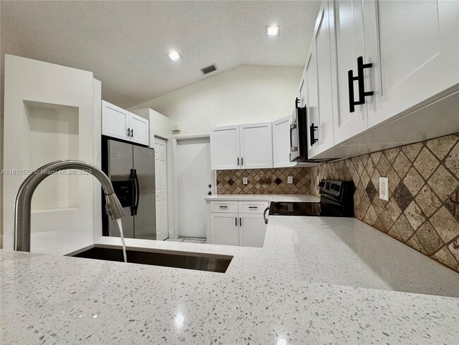 Building Photo - 4481 Dogwood Cir