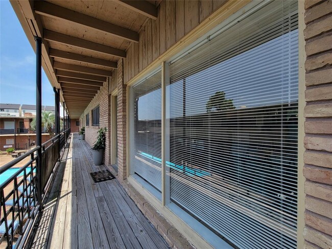 Building Photo - 3809 N Braeswood Blvd