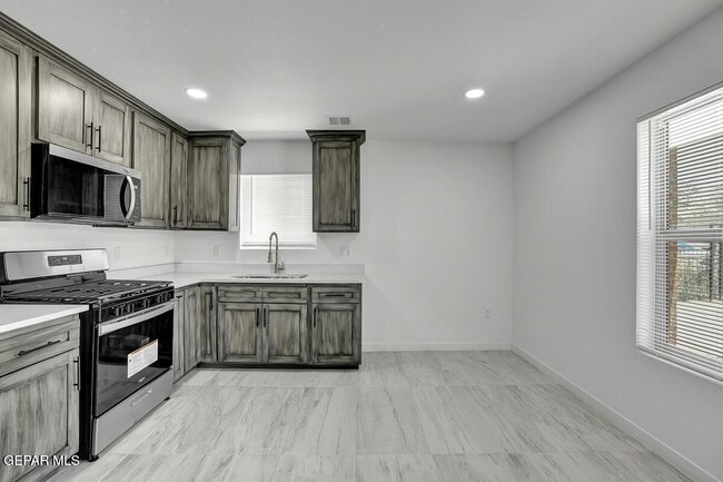 Building Photo - 1107 Myrtle Ave