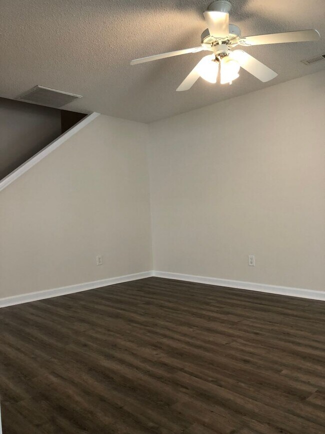 Building Photo - Available for immediate move in - Gorgeous...