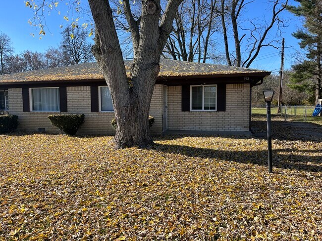 Primary Photo - 918 N Avon Ave