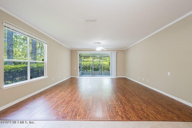 Building Photo - 7990 Baymeadows Cir E