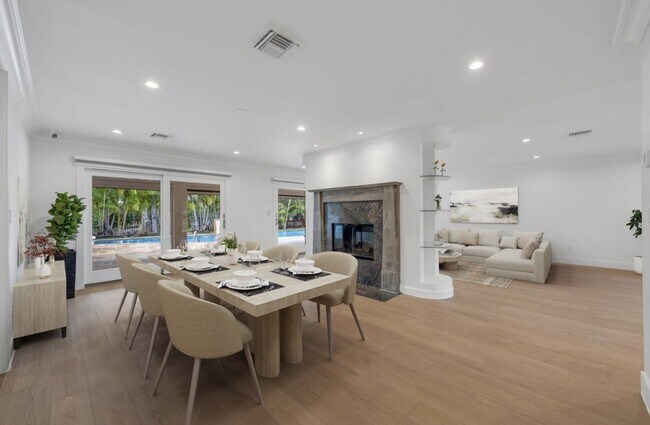 Building Photo - 5120 Carillo St