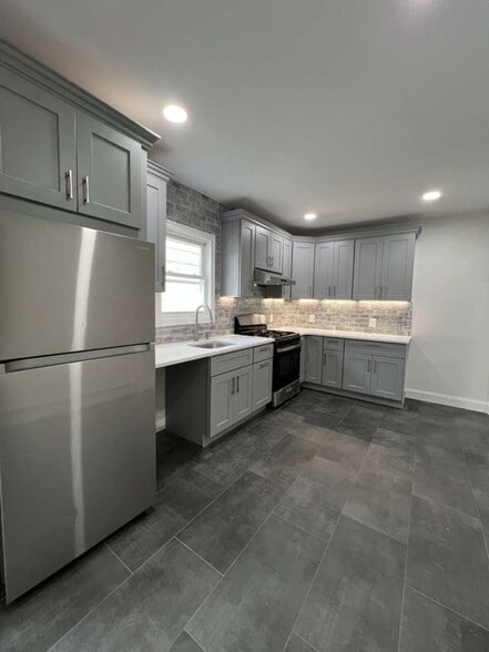 Building Photo - 30 E Henry St