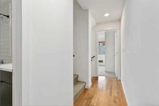 Building Photo - Modern 3 Bed Townhouse in Seattle | 2 Bath $3,800!!