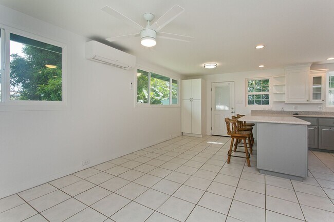 Building Photo - 6127 Kawekiu Pl