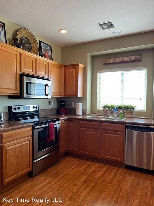 Building Photo - 3 br, 3 bath House - 3575 McCormick Blvd D201
