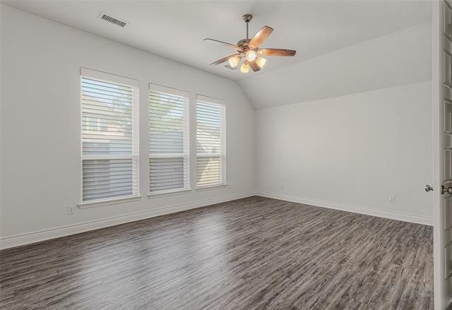 Building Photo - 1009 Queens Lk Trl