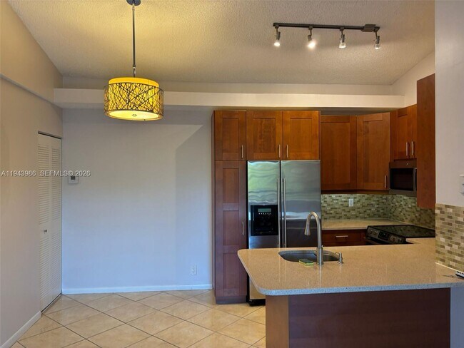 Building Photo - 901 Lyons Rd