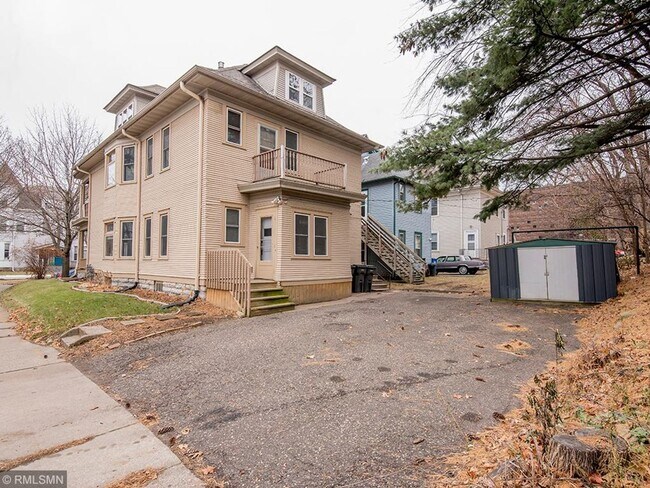 Building Photo - 627 N Mendota St