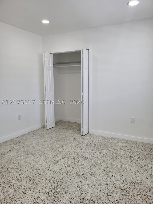 Building Photo - 9226 SW 37th St