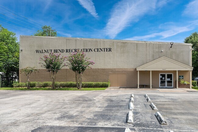 Building Photo - 10631 Del Monte Dr